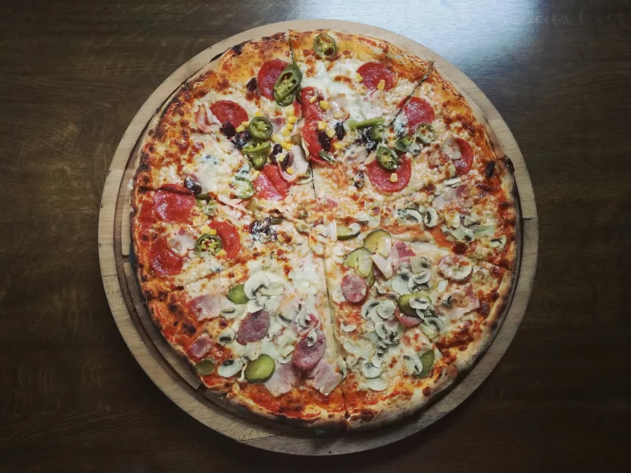 Ile kalorii ma pizza? Odkryj, co wpływa na jej kaloryczność Ile kalorii ma pizza? Odkryj, co wpływa na jej kaloryczność