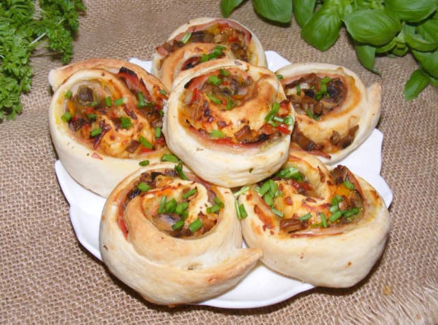Jak zrobić rollsy jak z Pizza Hut - prosty przepis na pyszne przekąski Jak zrobić rollsy jak z Pizza Hut - prosty przepis na pyszne przekąski