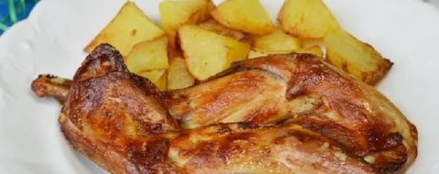 Ile piec królika w piekarniku, aby był soczysty i aromatyczny? Ile piec królika w piekarniku, aby był soczysty i aromatyczny?