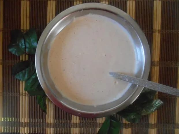 Prosty sos z jogurtu naturalnego do mięsa – przepis, który zmieni twoje dania Prosty sos z jogurtu naturalnego do mięsa – przepis, który zmieni twoje dania