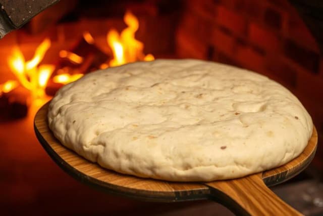 Jak długo piec pizzę w piekarniku, aby uniknąć spalenia ciasta? Jak długo piec pizzę w piekarniku, aby uniknąć spalenia ciasta?