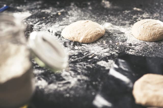 Ile drożdży na pół kilo mąki do pizzy, aby uniknąć zakalca? Ile drożdży na pół kilo mąki do pizzy, aby uniknąć zakalca?