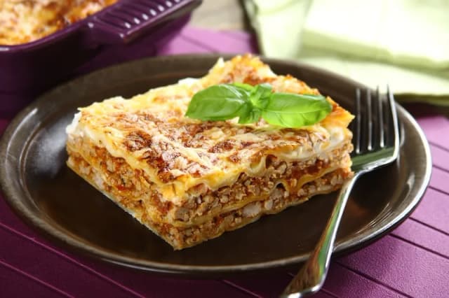 Jak zrobić pyszną lasagne z mięsem mielonym i sosem bolognese – prosty przepis krok po kroku Jak zrobić pyszną lasagne z mięsem mielonym i sosem bolognese – prosty przepis krok po kroku