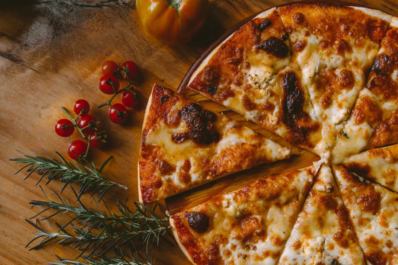 Ile waży jeden kawałek pizzy? Zaskakujące różnice w wagach! Ile waży jeden kawałek pizzy? Zaskakujące różnice w wagach!