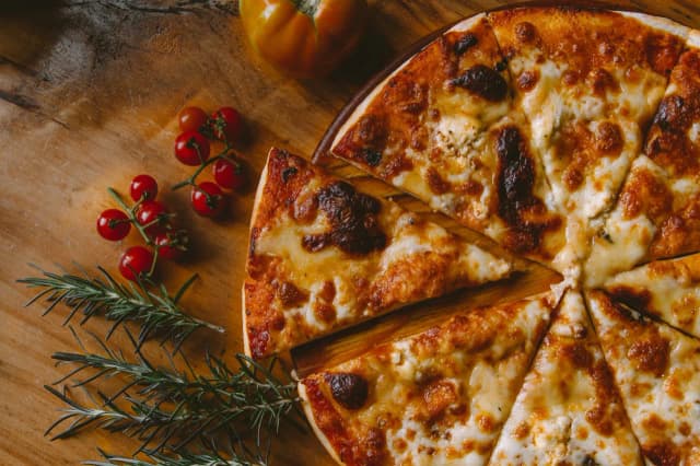 Ile waży jeden kawałek pizzy? Zaskakujące różnice w wagach! Ile waży jeden kawałek pizzy? Zaskakujące różnice w wagach!