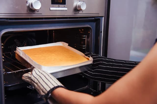 Na której półce w piekarniku piec ciasto, aby uniknąć niepowodzeń? Na której półce w piekarniku piec ciasto, aby uniknąć niepowodzeń?