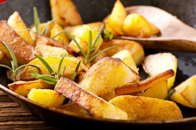 Ile pieką się ziemniaki w piekarniku? Odkryj najlepsze czasy i temperatury Ile pieką się ziemniaki w piekarniku? Odkryj najlepsze czasy i temperatury