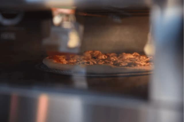 Jaką temperaturę i czas pieczenia pizzy wybrać, by nie zawieść? Jaką temperaturę i czas pieczenia pizzy wybrać, by nie zawieść?