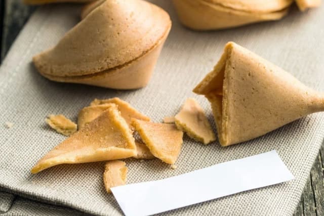 Jakie wróżby do ciastek? Kreatywne pomysły na fortune cookies Jakie wróżby do ciastek? Kreatywne pomysły na fortune cookies