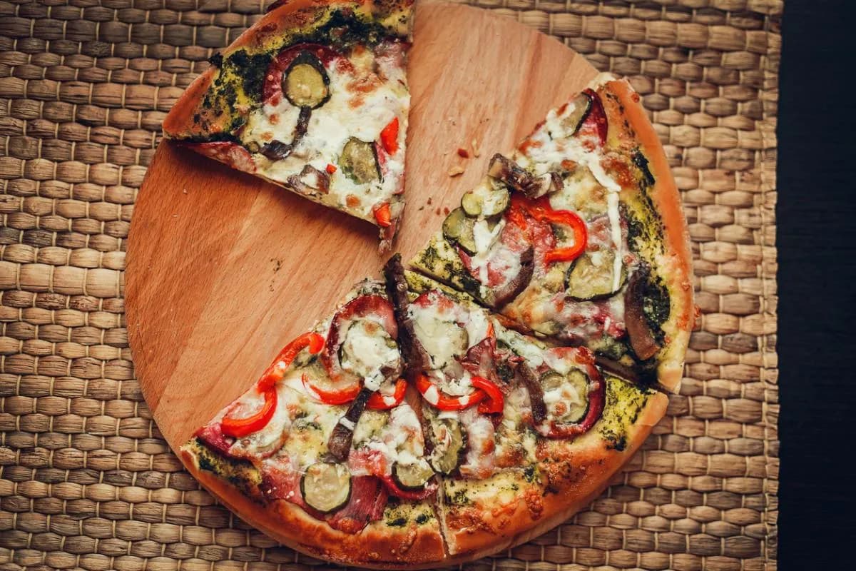Jak zrobić idealną pizzę jak w domu - proste przepisy i porady Jak zrobić idealną pizzę jak w domu - proste przepisy i porady