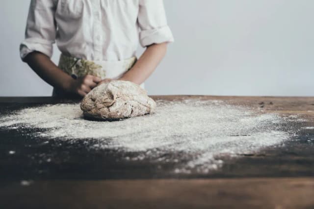 Jaka mąka na zakwas? Odkryj najlepsze rodzaje dla idealnego startera Jaka mąka na zakwas? Odkryj najlepsze rodzaje dla idealnego startera
