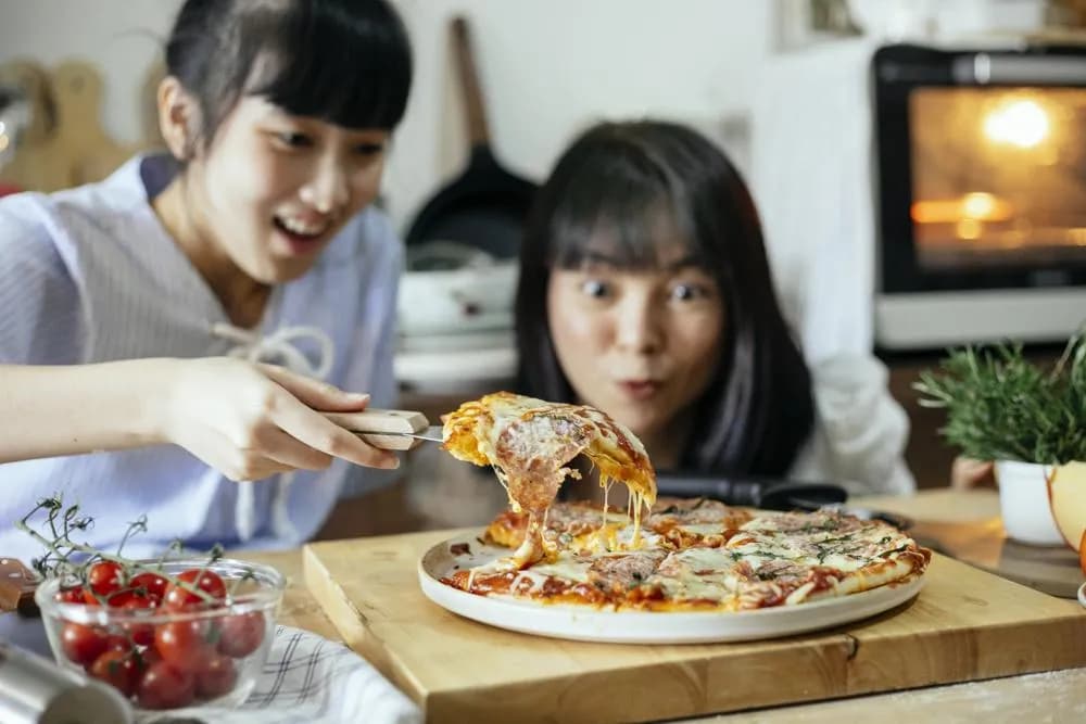 Ile waży pizza 32 cm? Sprawdź dokładną wagę i kaloryczność różnych rodzajów Ile waży pizza 32 cm? Sprawdź dokładną wagę i kaloryczność różnych rodzajów