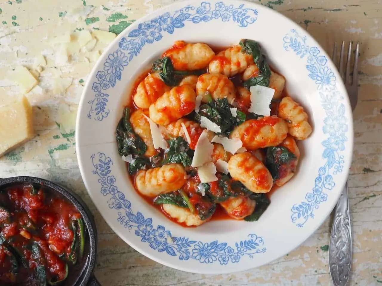 Gnocchi z jakim sosem? Proste i pyszne pomysły na idealne połączenia smaków Gnocchi z jakim sosem? Proste i pyszne pomysły na idealne połączenia smaków