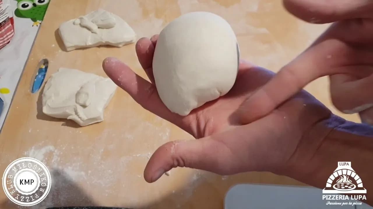 Jak uformować pizzę idealnie i uniknąć najczęstszych błędów Jak uformować pizzę idealnie i uniknąć najczęstszych błędów