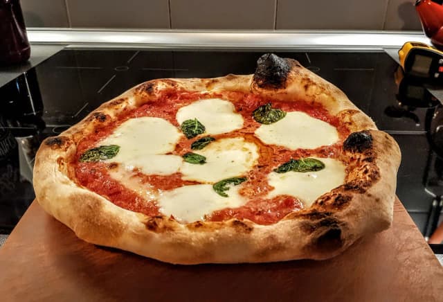 Co dać na pizzę? Odkryj nietypowe i pyszne dodatki do pizzy Co dać na pizzę? Odkryj nietypowe i pyszne dodatki do pizzy